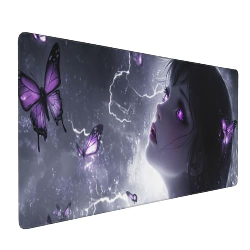 Base in Gomma Antiscivolo: i nostri mouse pad xxl sono dotati di una base in gomma antiscivolo che mantiene il tappetino saldamente in posizione sulla scrivania o sul tavolo. Questo impedisce al tappetino di muoversi durante l'uso, fornendo una superficie stabile e uniforme per il movimento del mouse