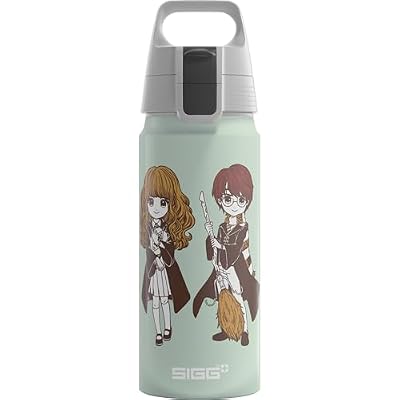 Sigg WMB ONE Stand Together Cantimplora infantil (0.6 L), cantimplora hermética sin sustancias nocivas, botella de aluminio ligera fabricada en Suiza | Ya disponible en tu tienda friki favorita! En mundofriki.es! Sigg WMB ONE Stand Together Cantimplora infantil (0.6 L), cantimplora hermética sin sustancias nocivas, botella de aluminio ligera fabricada en Suiza | Ya disponible en tu tienda friki favorita! En mundofriki.es!