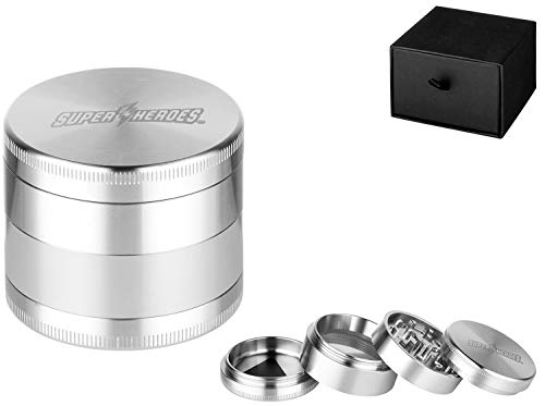 Super Heroes Kräuter-Mühle, Metall-Grinder, STAHL-Grinder | 4-teilig | 45 x 53 mm | Schaber, Fein-Sieb | Rotorklingen… – Bild 3