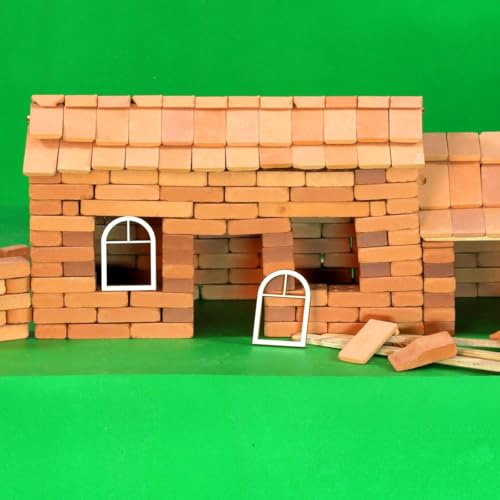 Le nostre finestre semicircolari in legno sono tagliate a laser e hanno quindi il tipico bordo marrone.