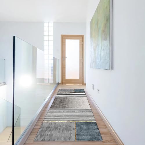 Pasillo de cocina limpio con esta alfombra gris antimanchas lavable de 3 metros 6