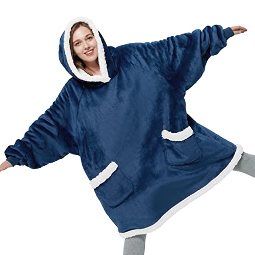 Bedsure Hoodie Decke mit Ärmeln und Kapuze - Sherpa Deckenpullover als Geschenke für Frauen, Übergroßer Kuschelpullover Damen, Tragbare Decke zum Anziehen Erwachsene Blau 95x83 cm