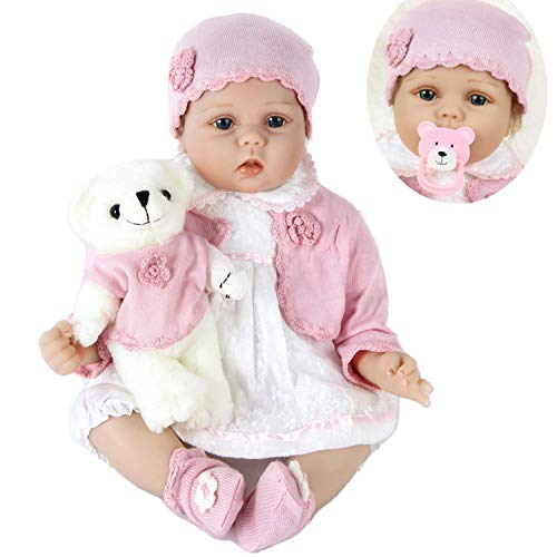 niña con bebe de juguete