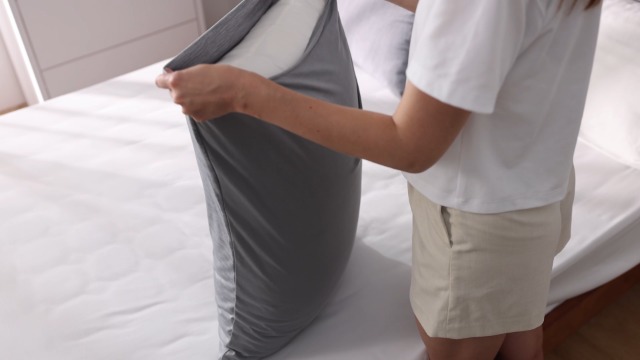 Cooling Pillow Case Made of Japanese Cool Technology Fabric on Amazon Live