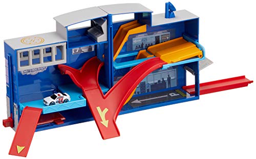 Micro Machines Micro City Police Expandable Playset - Features 1 Exclusive Mini-Vehicle - Collectible Themed Toy Cars â€“ Tiny Vehicles, Huge World â€“ Collect Them All