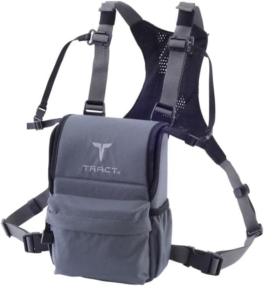 TRACT El paquete de pecho binocular mantiene tu óptica de la lluvia, la nieve, el polvo y los daños mientras permite un acceso rápido y fácil.