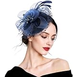 Matière : Ce chapeau au charme glamour et fantaisie vintage avec son voile en cage d'oiseau et sa quantité affleurante de plumes de boa qui cascadent à l'arrière avec des plumes de biot d'oie formant des ovales et qui se balancent au vent. Le style tendance s'accorde avec tout. Taille unique.