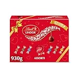Lindt - Boîte Cadeau LINDOR - Fourreau Je t'aime - Assortiment de Chocolat au Lait, Noir 45%, Blanc, Noisette, Cœur Blanc, Double Chocolat - Cœur Fondant, 930g