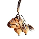 Valore Decorativo Pratico: questo portachiavi peluche cavallo unisce funzionalità ed eleganza grazie ai materiali selezionati per un tocco confortevole. Serve come accessorio accattivante su giacche, bagagli o decorazioni per la casa, mantenendo usabilità a lungo termine. Un utile oggetto ornamentale che aggiunge una nota di morbidezza e stile a qualsiasi ambiente.