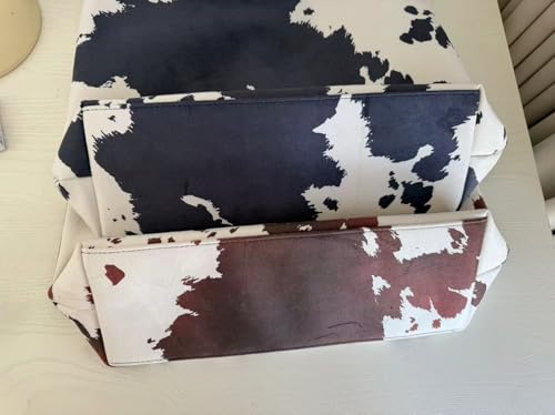 Bolso Hobo Grande de Gamuza Café con Estampado de Vaca miniatura 6