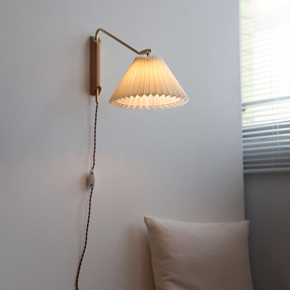 AoLa Messing Wandleuchte mit Schalter und Stecker Schwenkarm Wandlampe Vintage Verstellbar Holz Wandbeleuchtung mit Kabel E27 lnnen Drehbare Lang Arm Leselampe Wand für Schlafzimmer Arbeit Hotel