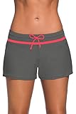 Der Schwimmen Shorts mit Innenslip. Man kann die Badeshorts ohne Bikiniunterteil direkt anziehen, weil es drunter ein Bikiniunterteil gibt.
