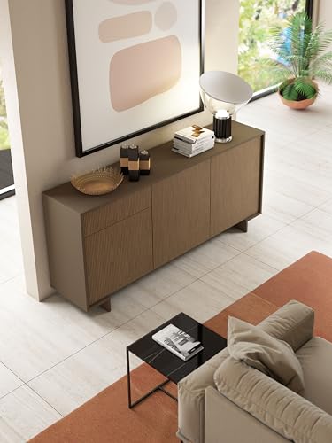 Design elegante e moderno: la finitura bronzo canneté scuro conferisce alla madia un aspetto contemporaneo e distintivo, perfetto per ambienti raffinati.
