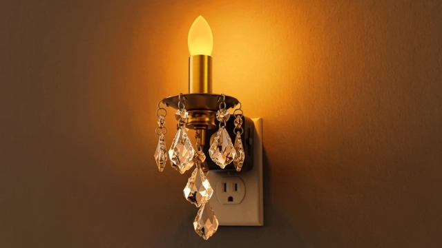Image of Briignite Chandelier Night Lights Plug into Wall,Amber Night Light Dimmable | Dusk to Dawn Sensor, 0-100LM Dimmable, Decorative Gold Candle-Style Nightlight Vintage, Bedroom, Bathroom, Hallway, Stairway