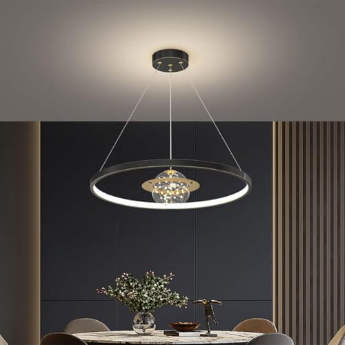Lustre de luxe Planète pour éclairer un grand escalier d'entrée sombre et haut