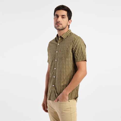 Image of Levi's Men's Solid Slim Fit Shirt
