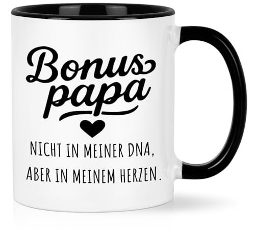 Joymaking Geschenk für Bonus Papa Tasse mit Spruch - Bonuspapa nicht in meiner DNA aber in meinem Herzen - Stiefvater Geschenkidee zum Vatertagsgeschenk Bonuspapa Geschenk 320ML Schwarz