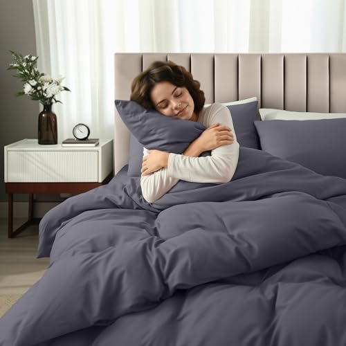 Image of Utopia Bedding 4 Piece Bedding Set - 1 Fitted Sheet (54x75), 1 Duvet Cover Full Size, 2 Pillow Case (20x30) - All Season Luxury Bed in a Bag with Zippered Full Duvet Cover - No Comforter (White)