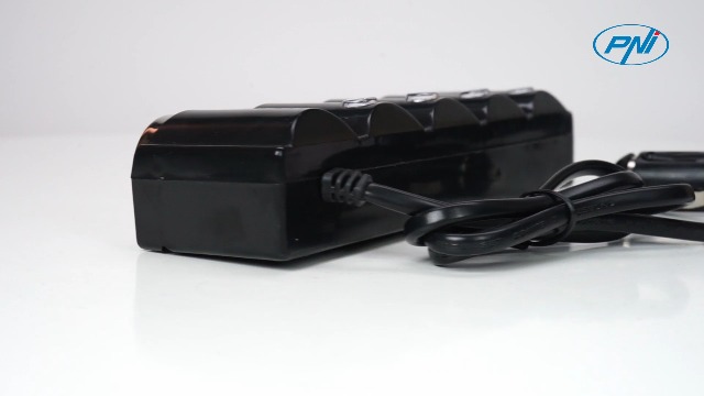 Auto Feuerzeug Splitter PNI 04 - 4x 12V/24V Ausgänge, 2x USB, LED-Anzeige, 70 Cm Kabel, Mit Sicherung