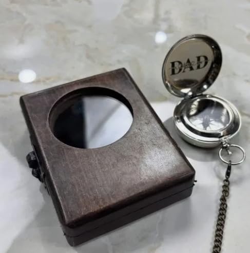 Brújula grabada de níquel con caja de madera – Personalizada para papá miniatura 2