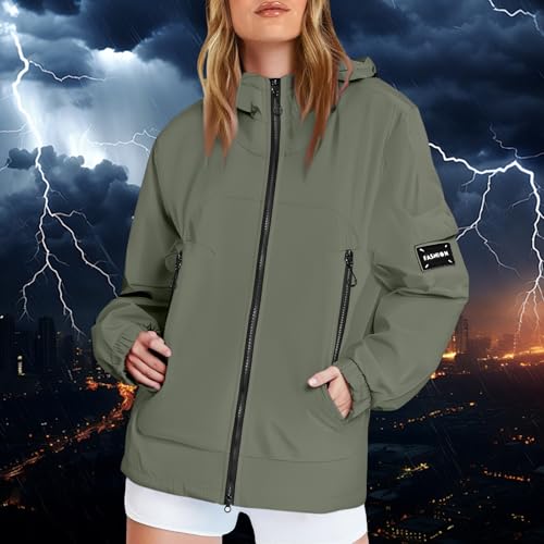 Chaqueta impermeable mujer con capucha que soluciona los chubascos imprevistos 2