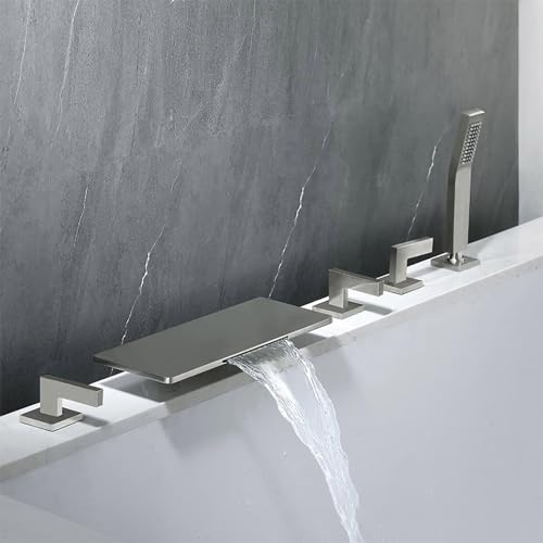 Fini les éclaboussures avec ce robinet de baignoire cascade extra large en laiton durable