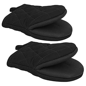 Qulable 1 Pair Short Oven Mitts – Silicone Kitchen Oven Gloves High Heat Resistant 500℉, Mini Oven Mits with Non-Slip Grip Surfaces and Hanging Loop for BBQ, Baking, Cooking and Grilling (Black)