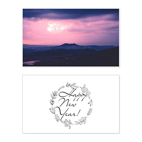 Tarjeta conmemorativa de Año Nuevo con nubes oscuras rosas para regalar
