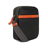 Avec son design épuré et sportif ainsi que son textile effet surpiqué, Master est la collection qui incarne l’homme moderne décontracté. Vous aimerez particulièrement ses couleurs bicolores qui ajoutent une touche dynamique à ses modèles. Vous ne ferez pas sans lui cette saison !