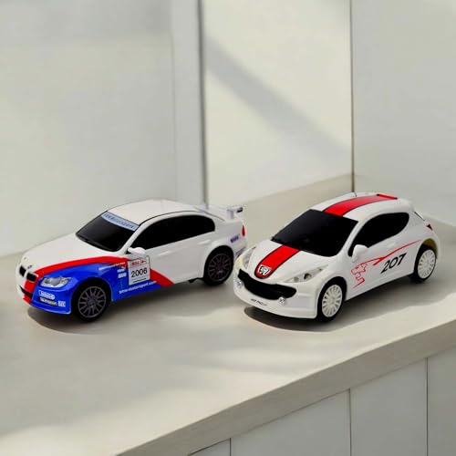 2 x RC ferngesteuerte mini Autos inkl. 213-teilige Rennstrecke im...