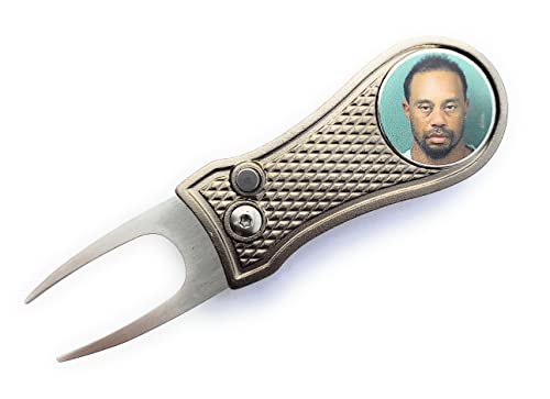 Outil de réparation de divot Smash Factor Tiger Woods avec marqueur de balle de golf gris