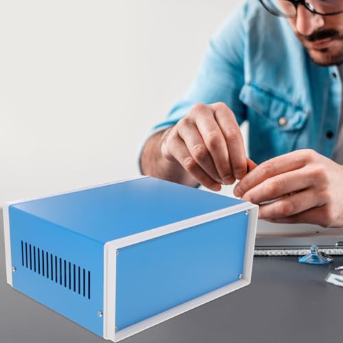 Caja metálica azul con protección directa e instalación rápida mediante tornillos 7
