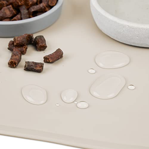 Napfunterlage für Katzen und Hunde in beige – lebensmittelechtes Silikon – rutschfeste Unterlage für Futternapf Hund und Katzen Futternapf – 30x48cm – wasserdichte Napf Matte von PRETTY KITTY