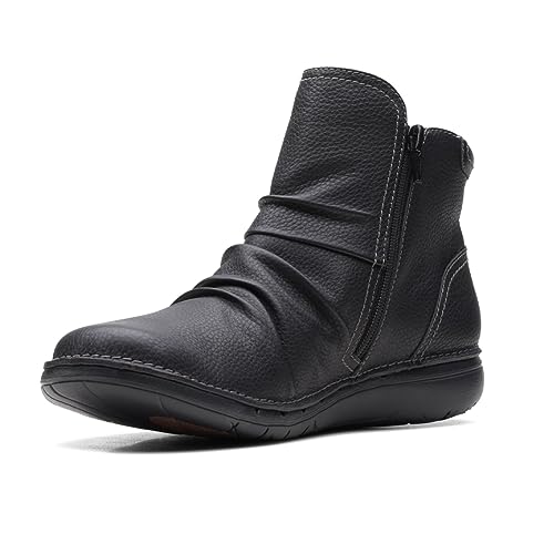 Clarks Women's Un Loop Top Ankle Boot2
