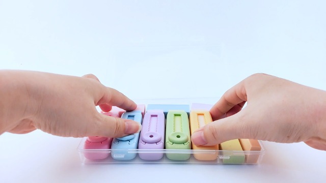 GINCEVHY 20 Pack Erasers Sliding Retractable Pencil Eraser, 4 Ice Cream Colors Cute Push Pull Erasers With Plastic Sleeve And 16 Refill Erasers