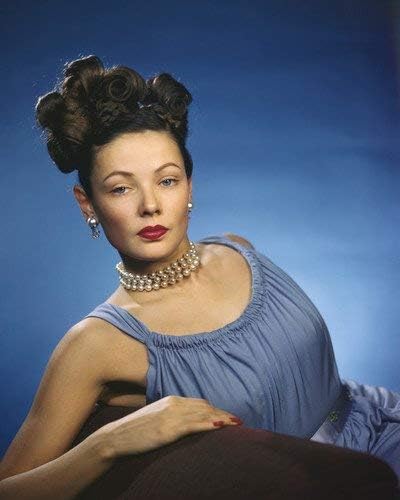 Amazon 青いドレスの16xポスターでビーズとジーン ティアニーゴージャスな髪アップ アートフレーム ポスター オンライン通販