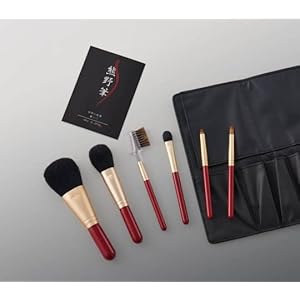 Kumano cosmetic brushes made in Japan. 6-piece set. Kumano cosmetic brushes are the pride of Japan. They are designated as a national traditional craft.