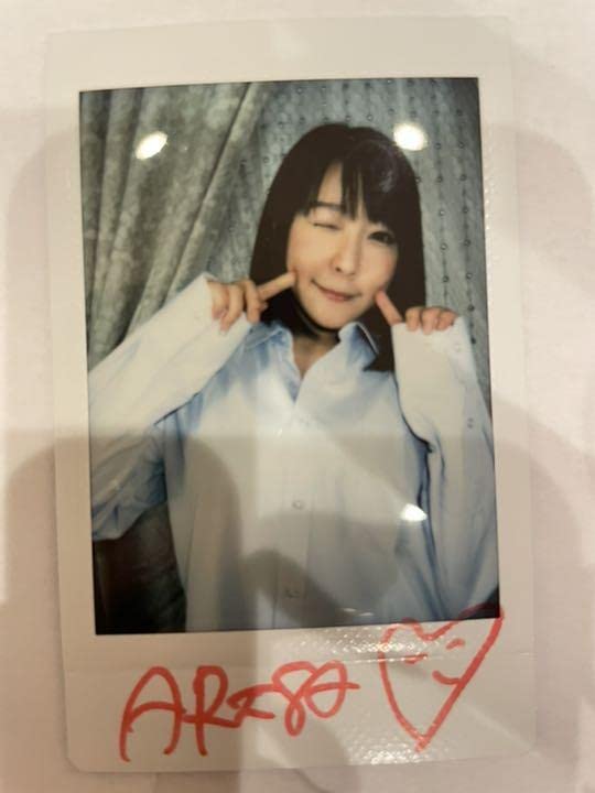 Amazon.co.jp: 羽生ありささん直筆サイン入りチェキ 2枚 : おもちゃ