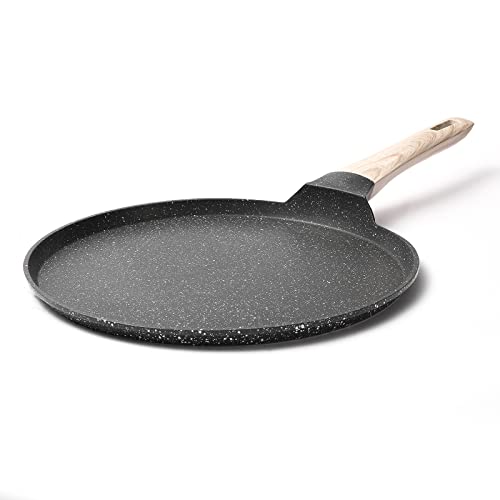 What is the difference between a crêpe pan and a regular frying pan?