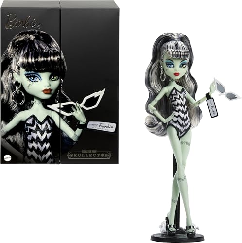 Monster High x Barbie Frankie Stein-Puppe mit von der ursprünglichen Barbie-inspiriertem Badeanzug und schwarzem „Solo in The Spotlight“-Abendkleid, Zubehör, JHK28