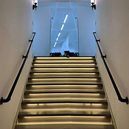 Main courante de rampe d'escalier en fer forgé noir industriel robuste
