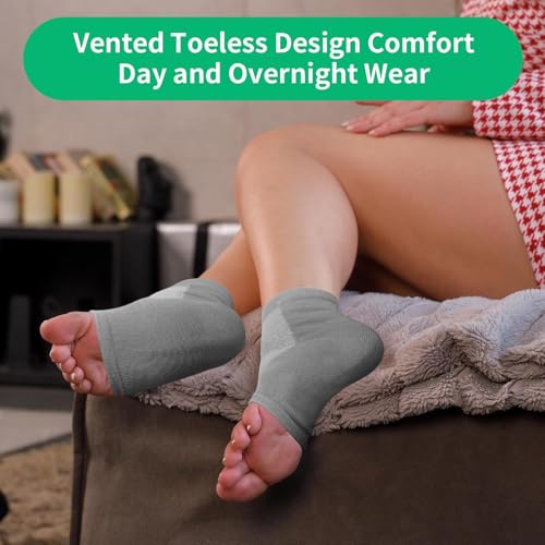 Image of UCRAVO Moisturizing Heel Socks for Women - Blue Gel Silicone Socks for Cracked Heels & Dry Feet - Soothing Hydration Gel Lining & Night Repair Sleeves