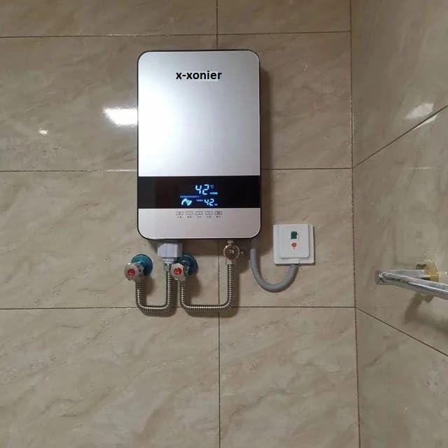 X-XONIER® INSTANT WATER HEATER (GEYSER) INDIA'S First Endless HOT Water Supply, Powerful 5.5 kw, No Storage Required Advance Saftey feature Touch Panel Digital Temperature Display Fast Heating (WHITE)