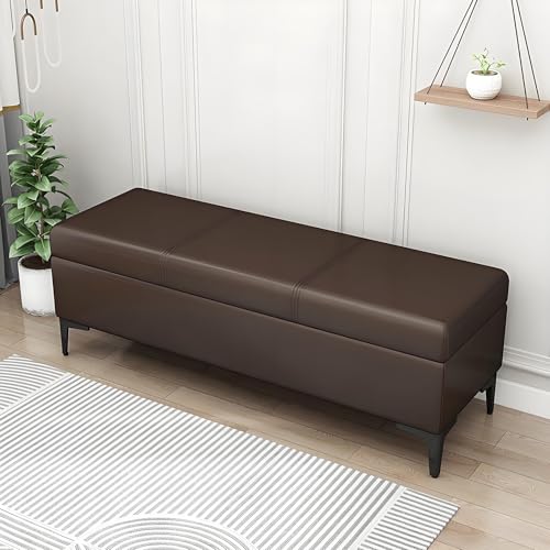 Bancs de rangement avec couvercles pour optimiser les petits salons