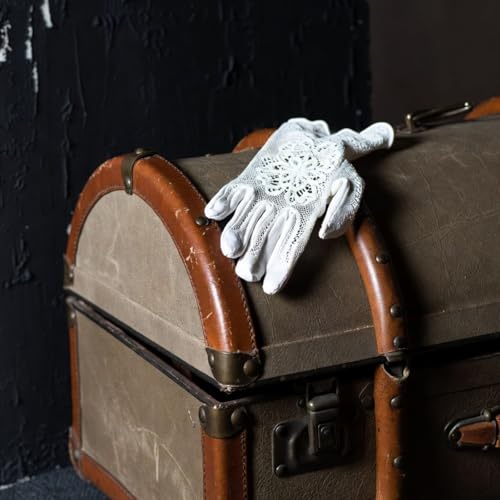 Elizabeth Bowen - Hand in Glove