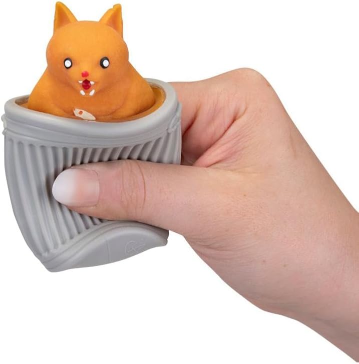 Accoutrements Archie McPhee - Regalo de broma novedoso gato sorpresa Popping Alley Bote de basura al aire libre Sorpresa! Uno por pedido, los