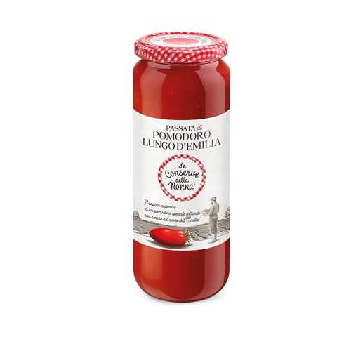 CONTENUTO: Una bottiglia di passata di pomodoro Conserve della Nonna, realizzata con pomodoro Lungo di Emilia e pomodoro fresco italiano, lavorato per preservarne freschezza e consistenza.