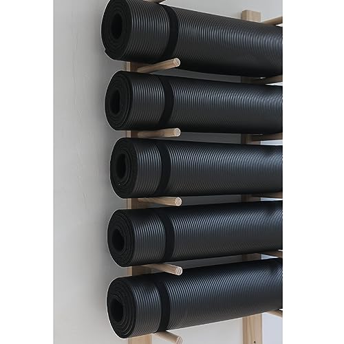 Naścienny uchwyt na matę do jogi, drewniany stojak na wałek piankowy i akcesoria fitness, oszczędzający miejsce organizer na siłownię domową, stylowe rozwiązanie do przechowywania sprzętu do ćwiczeń