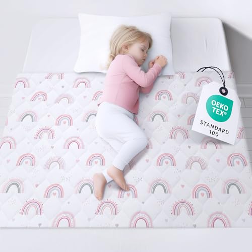 SpielLieb Bettunterlage wasserdicht Kinder | Atmungsaktive Inkontinenzunterlage waschbar mit Einschlagtuch | Oeko-TEX Zertifiziert | Perfekt passend für deutsche Einzel- & Kinderbetten (Regenbogen)
