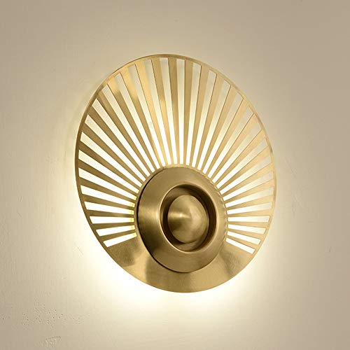 Applique moderne minimaliste pour illuminer un escalier et créer une ambiance cozy